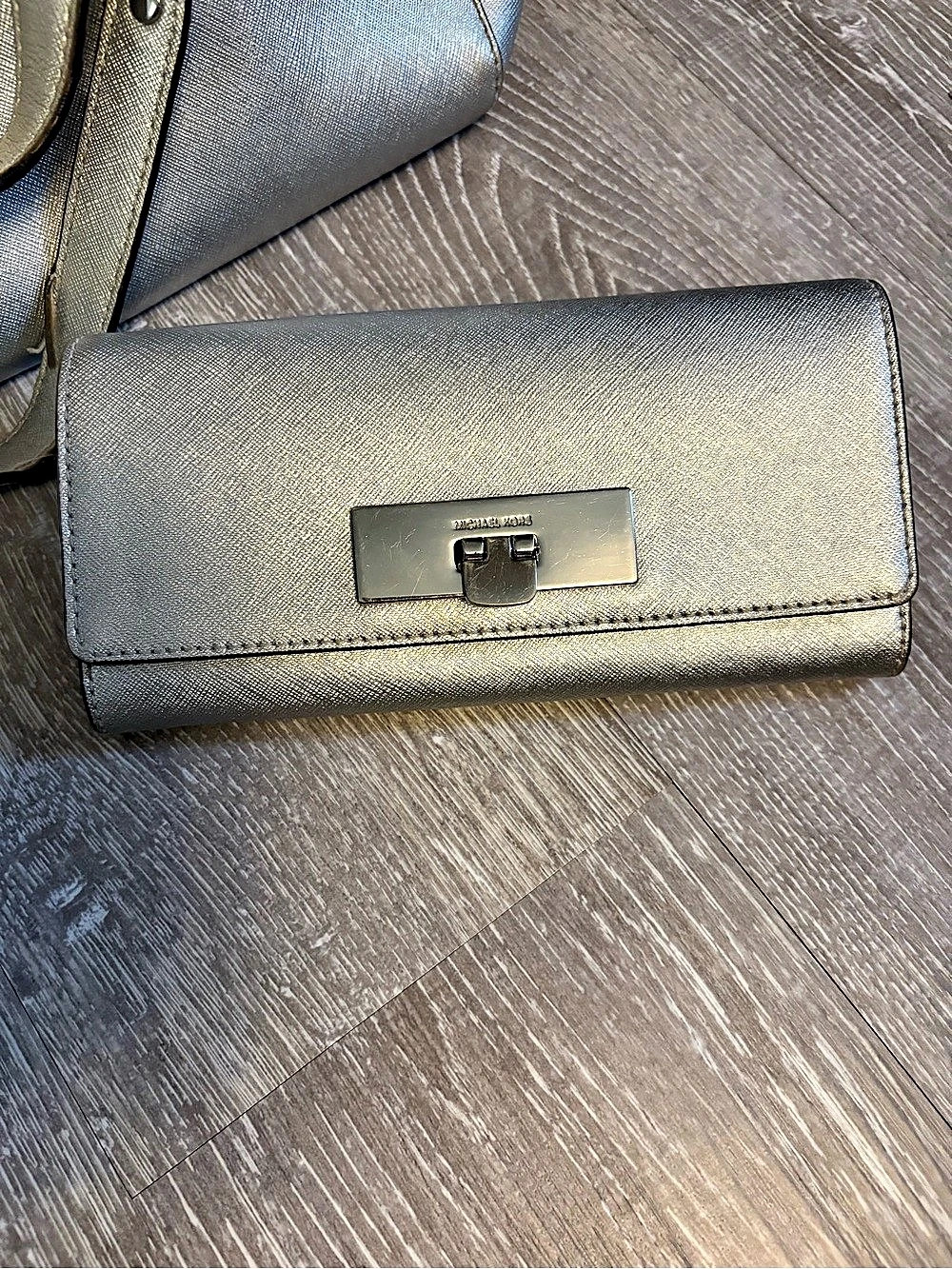 Michael Kors Jet Set Travel Saffiano Leather Flap Wallet Silver AUTHENTIC